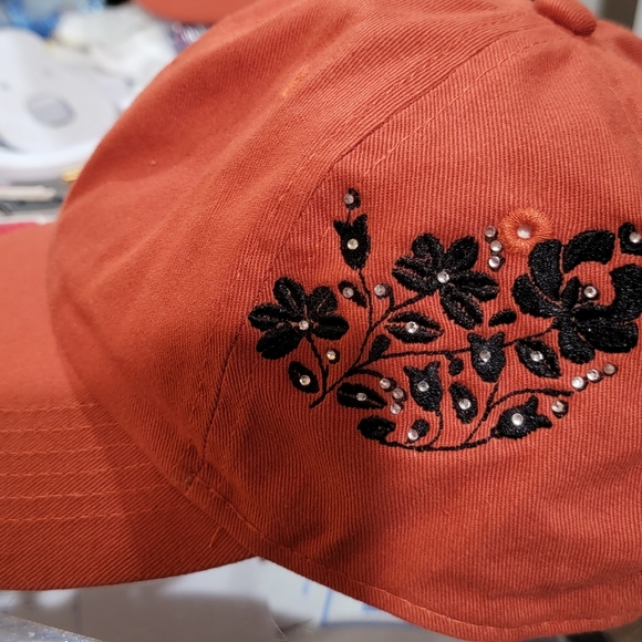 Emroidered baseball hat with rhinestones - Picture 3 of 5